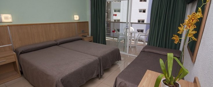 Double room with extra bed pool view Perla Hotel Benidorm